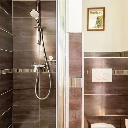 Des Morets Apartament *